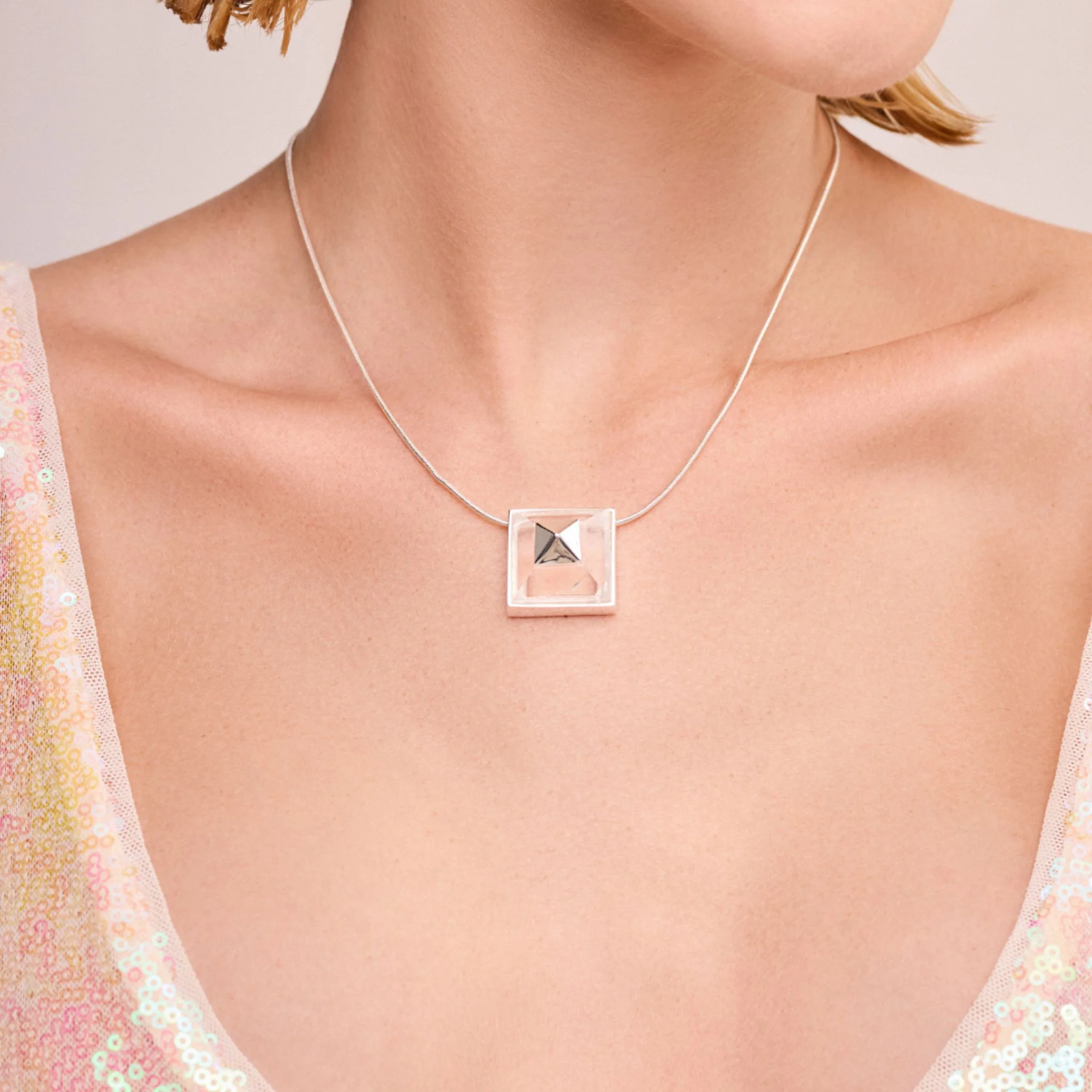 Gold Vértice Necklace - Faces Collection - Image 2