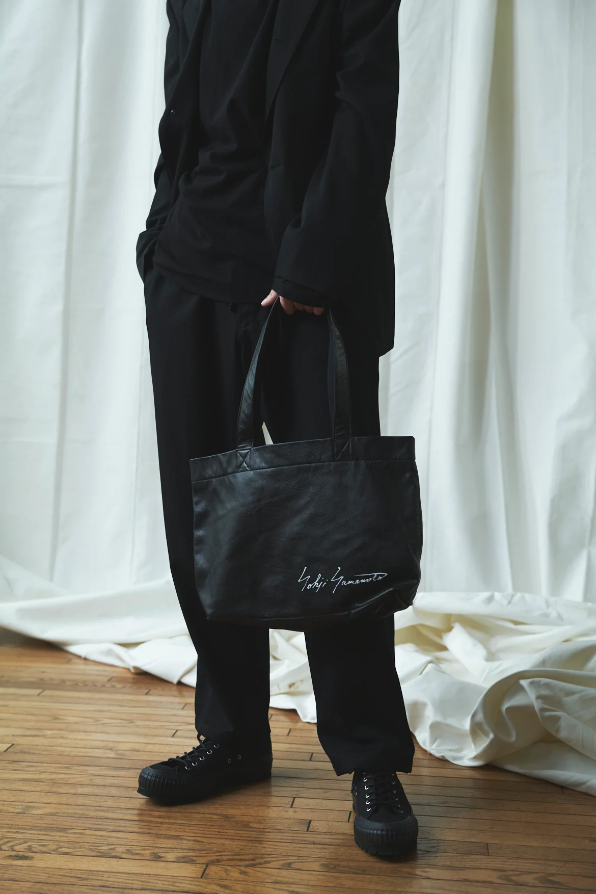 Signature Tote M | Black - Image 5