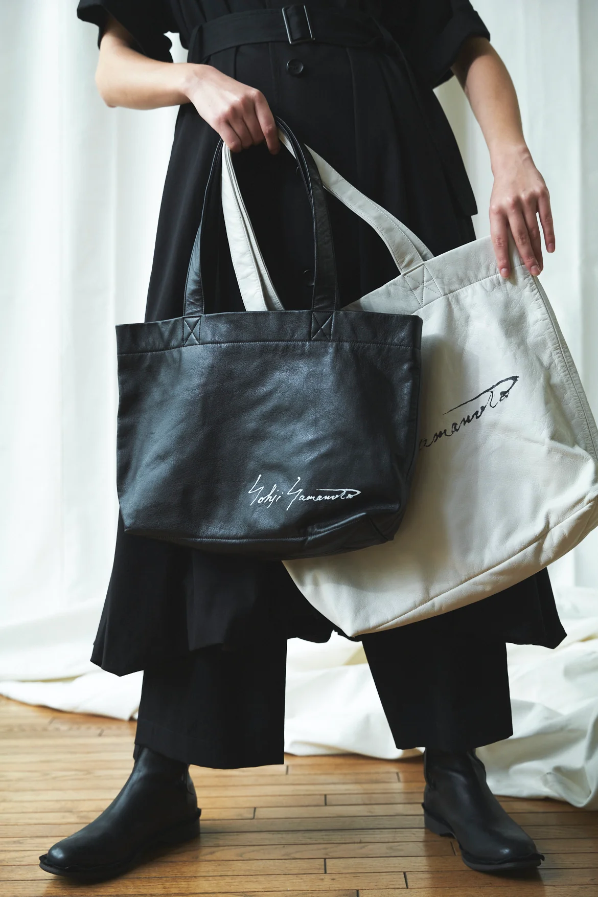 Signature Tote M | Black - Image 6