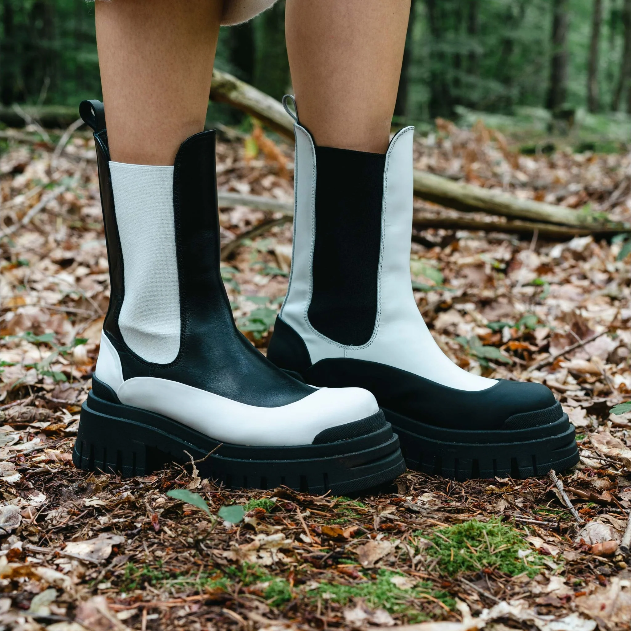 Black and White Leather Chelsea Boots with Platform Sole - Image 4