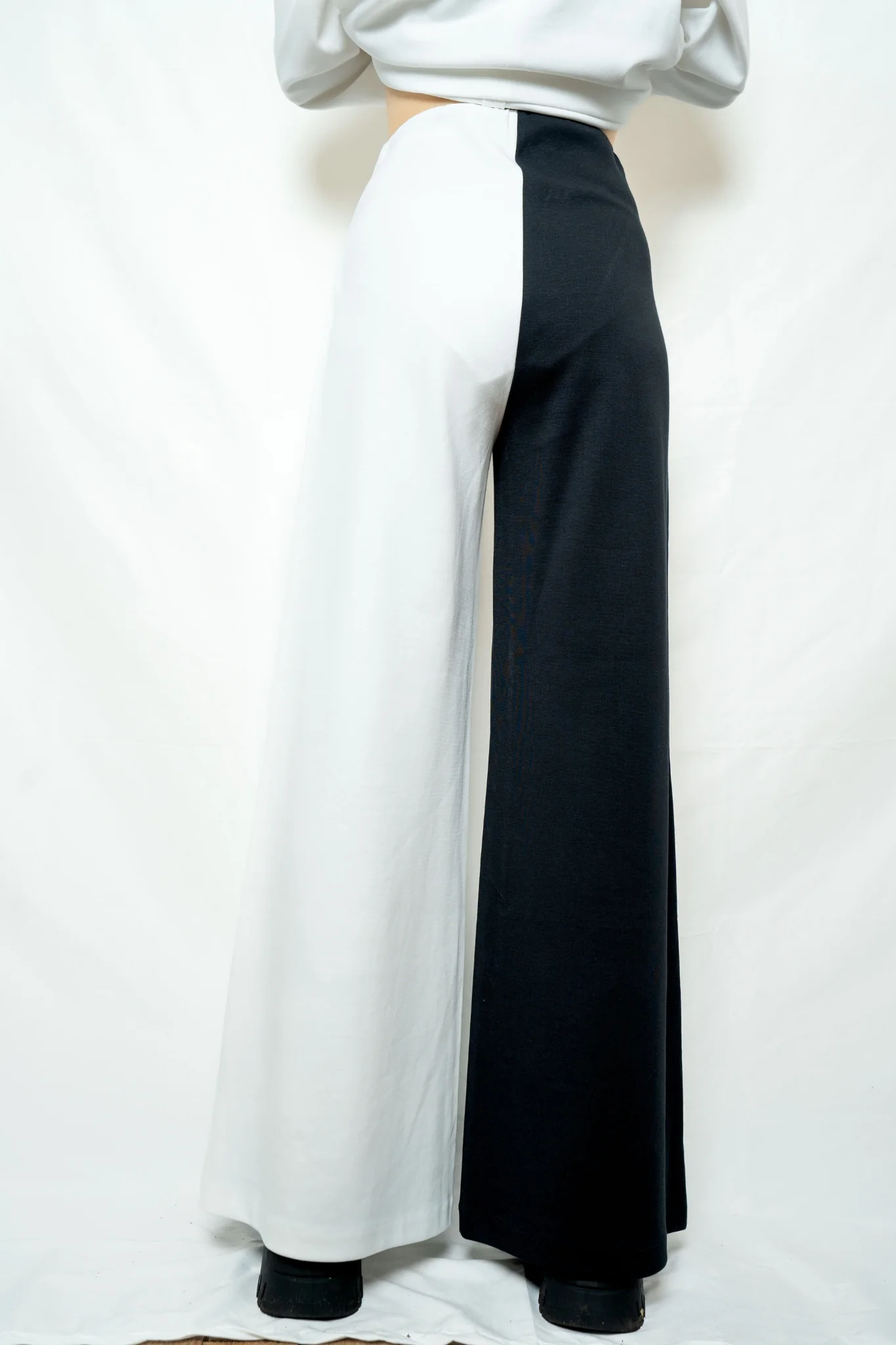 Yin & Yang Two-Tone Wide-Leg Pants - Image 3