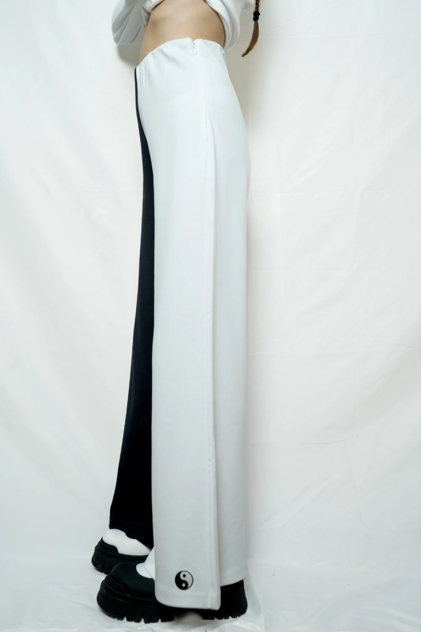 Yin & Yang Two-Tone Wide-Leg Pants - Image 4