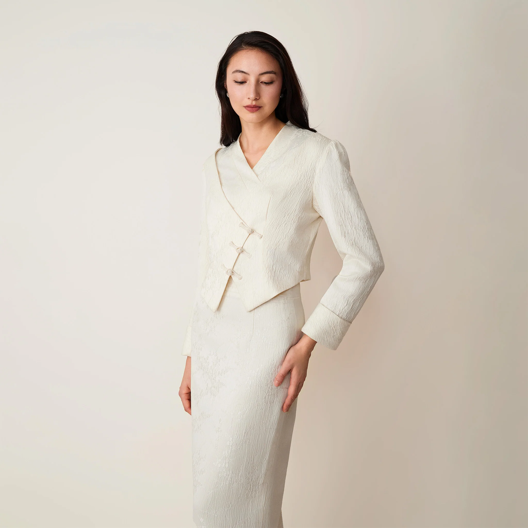 White Asymmetrical Cropped Blazer - Image 4