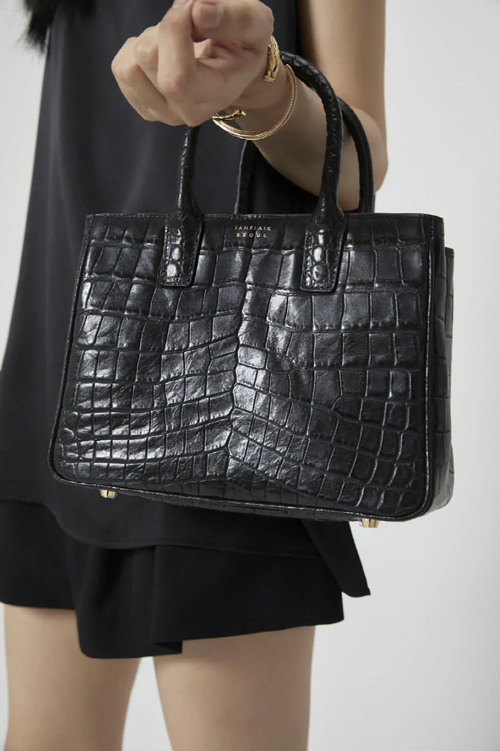 Loui Crocodile-Effect Leather Bag | Black - Image 7