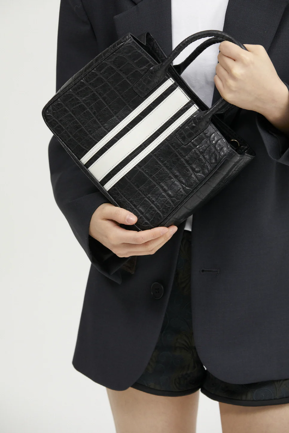 Loui Marquage Black Small - Image 9