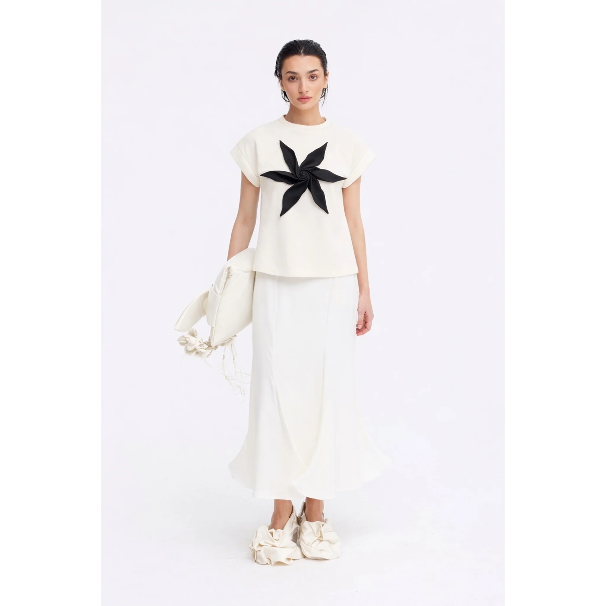 Crew-Neck Jersey T-Shirt With Flower - Black - Image 12