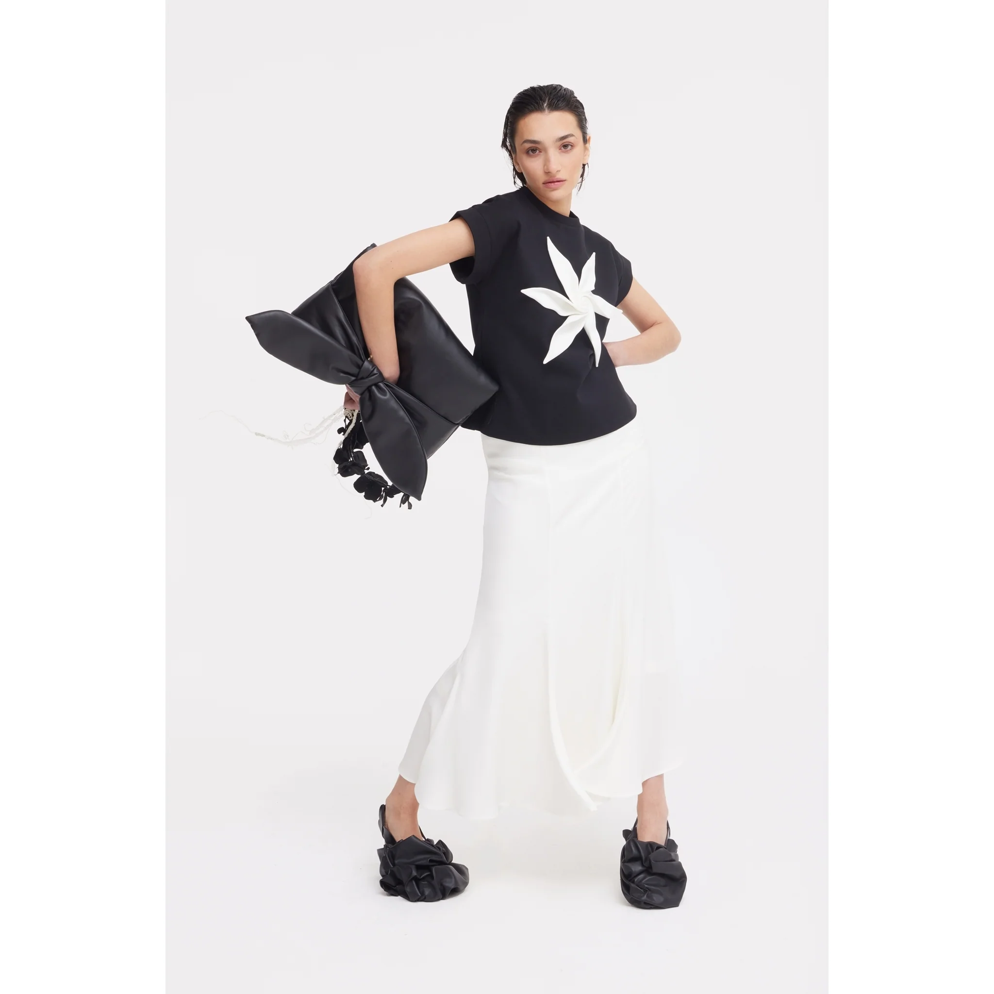 Crew-Neck Jersey T-Shirt With Flower - Black - Image 15