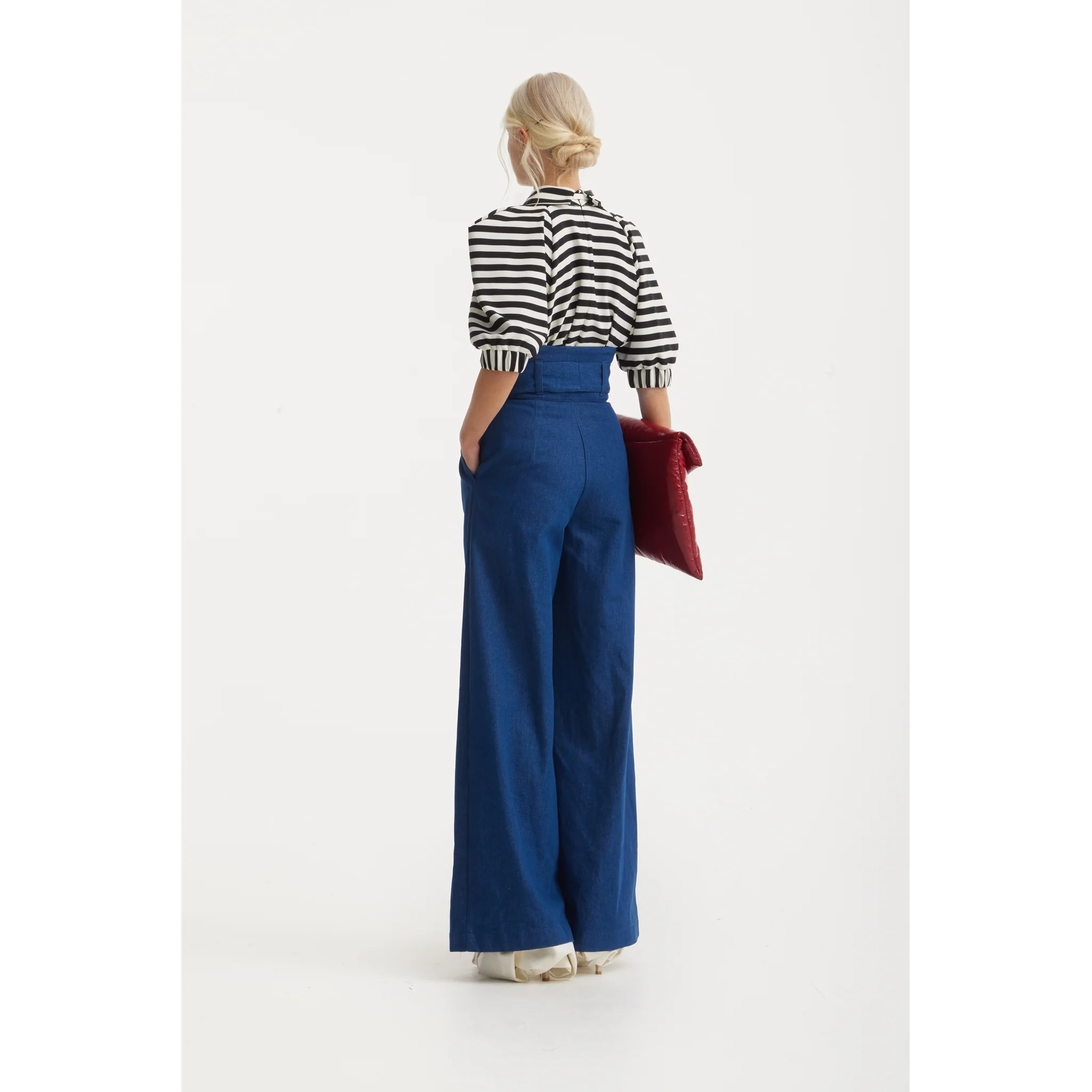 Designer Blouse With Black White Stripes - Image 11