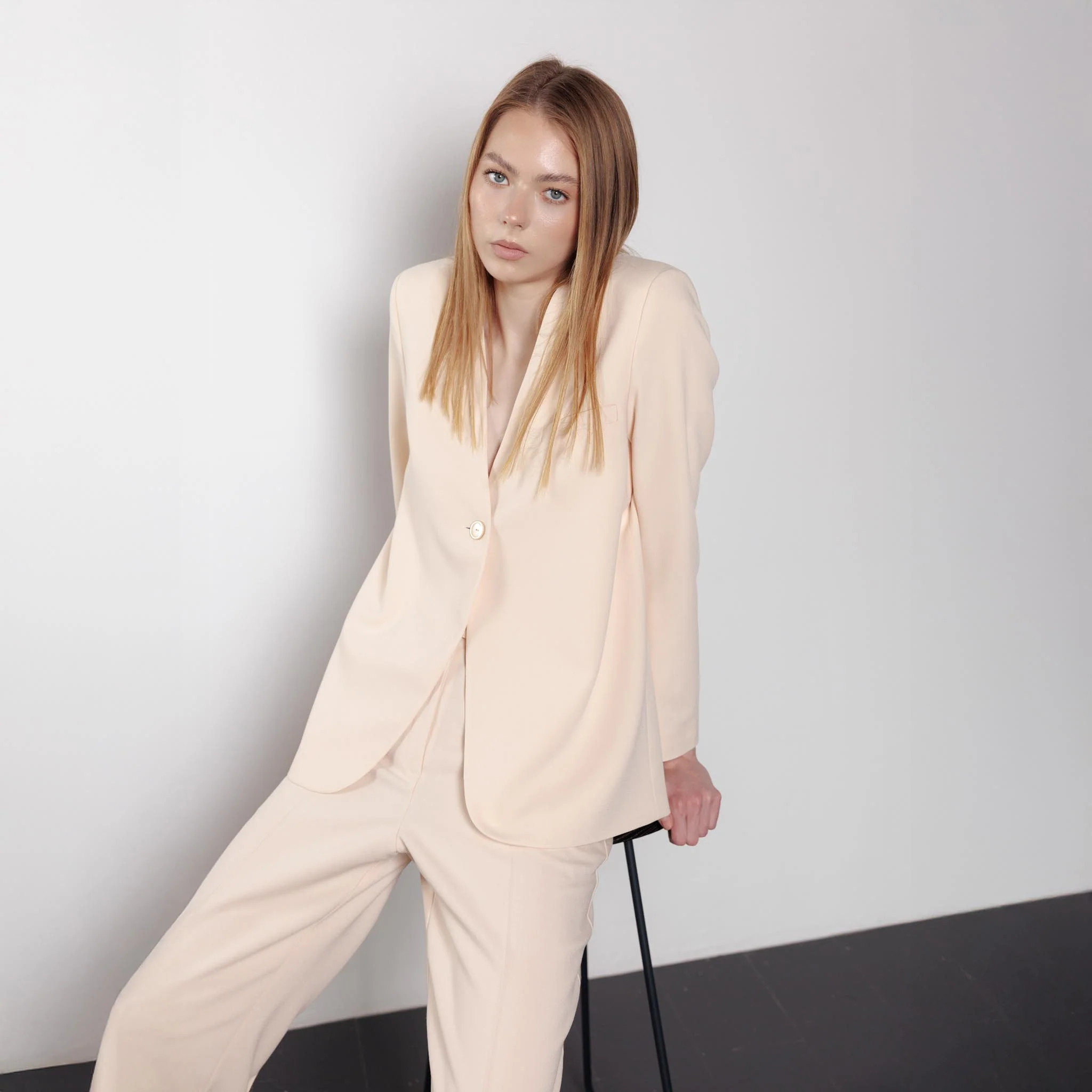 Single-Button Blush Peach Blazer - Image 7
