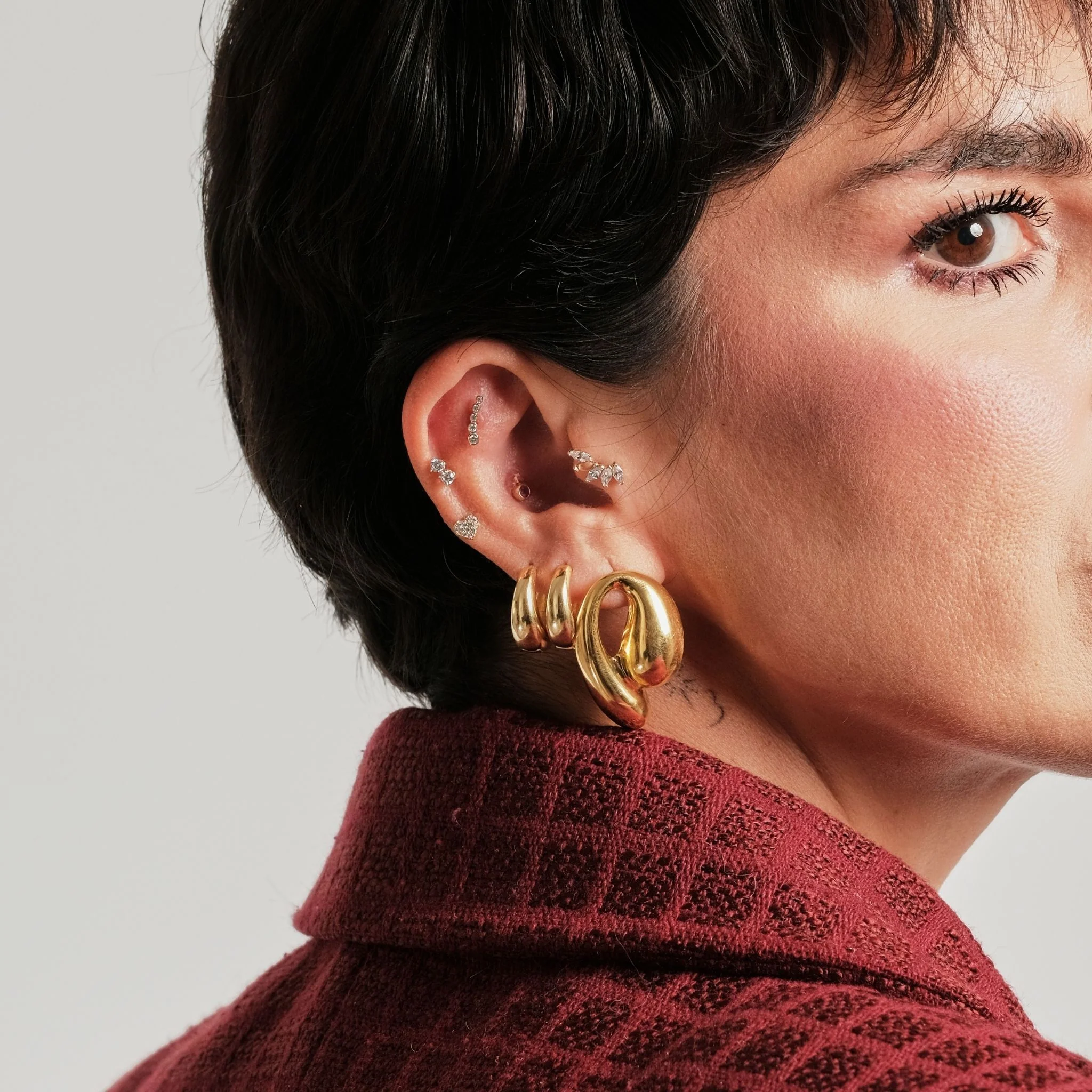 Chunky Huggie Hoop Earrings | Gold - Image 4