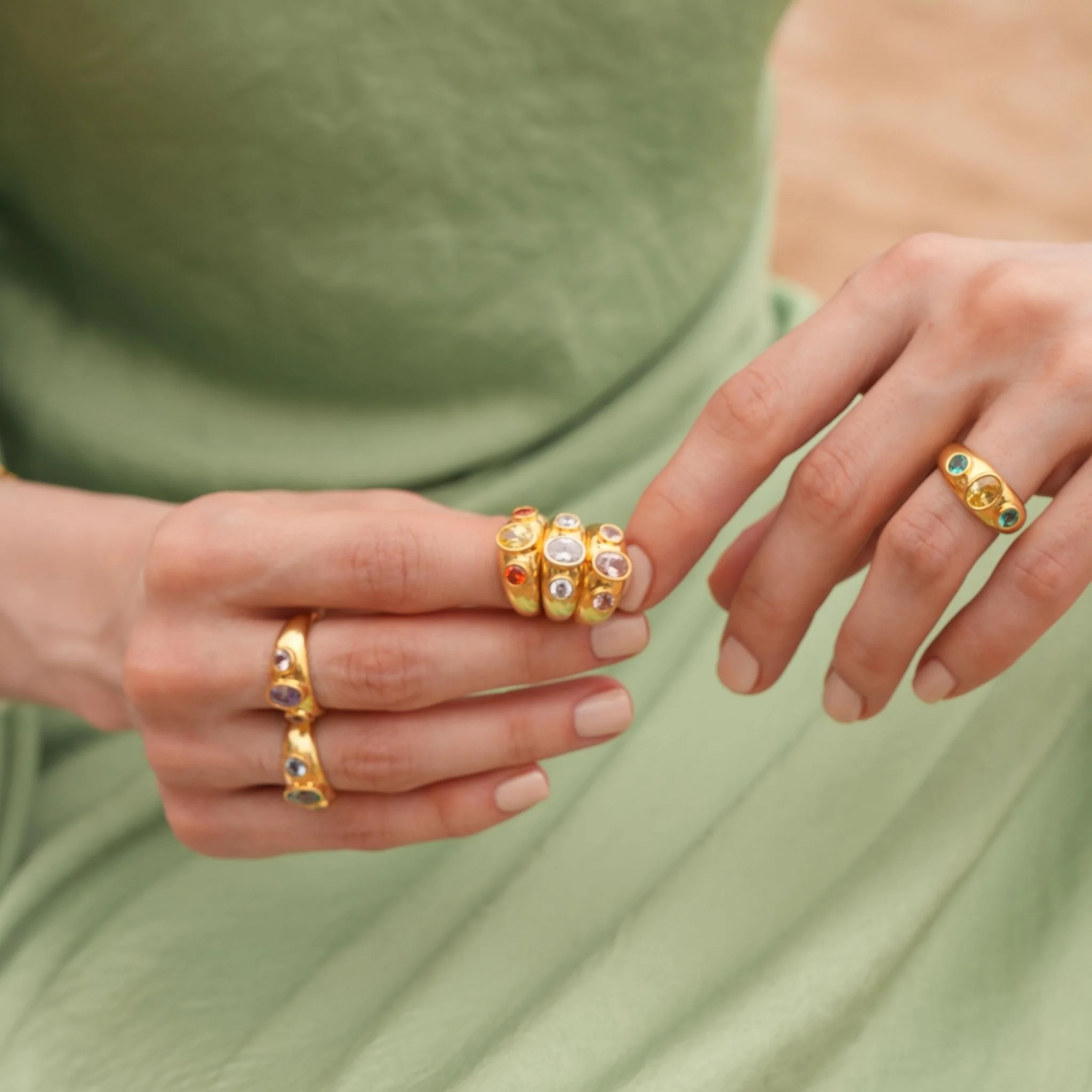 Yellow Green Stone Signet Ring - Image 2