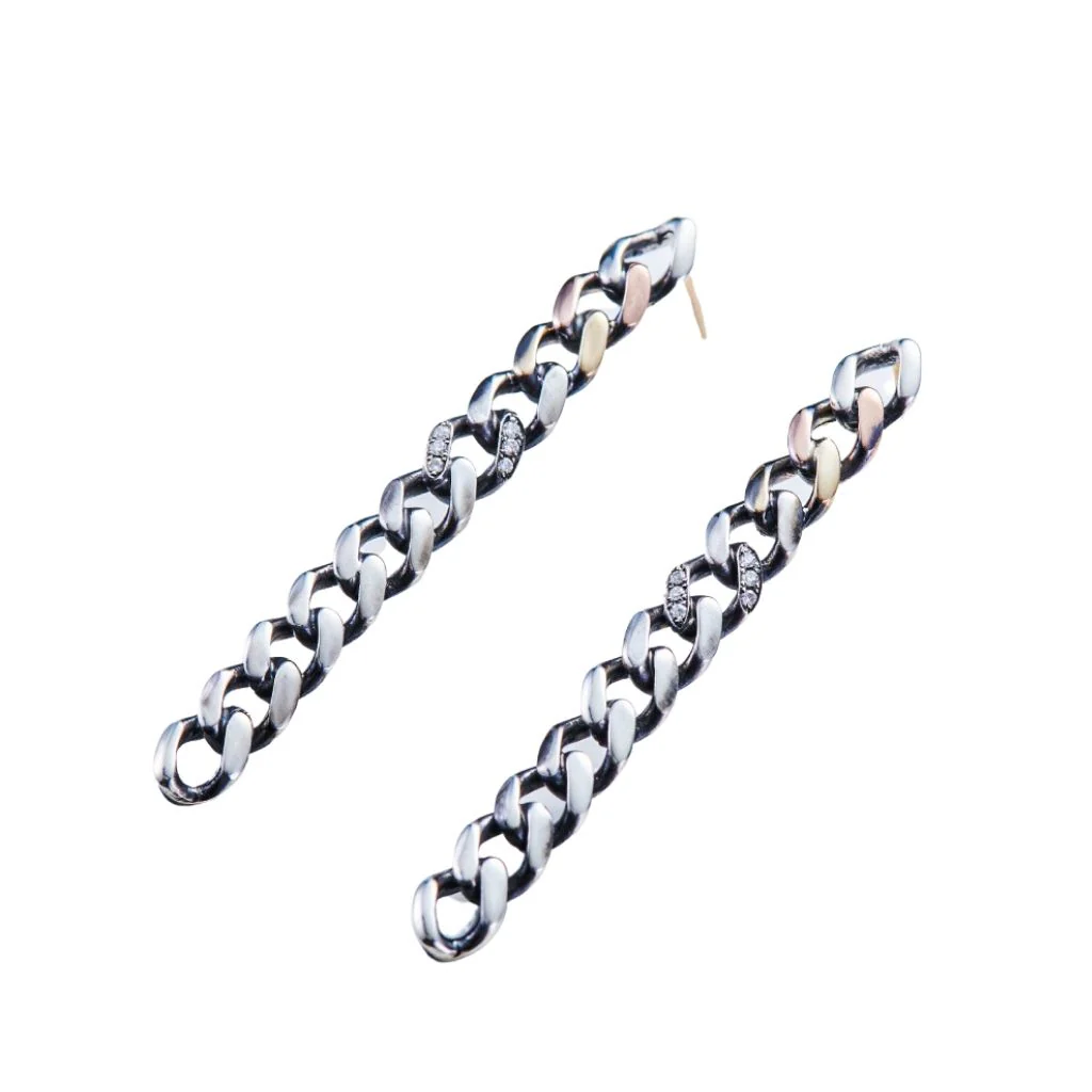 Chain Motif Single Bar Earring - Image 3