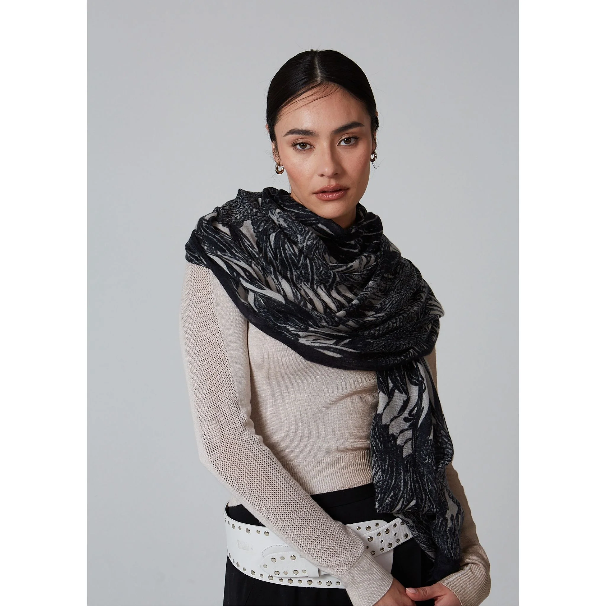 Black Ella Monochrome Stole - Image 3