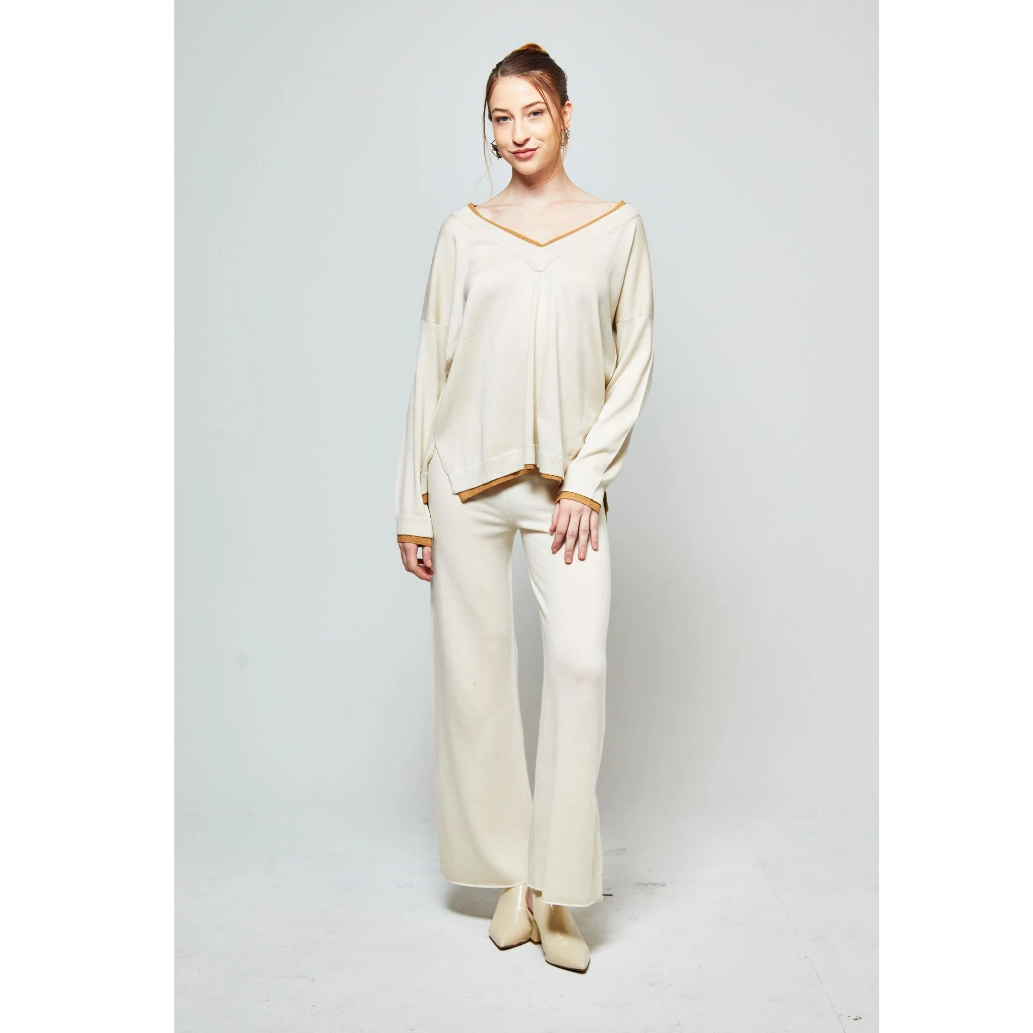 White with Beige Lapis Oversized V-Neck Sweater - Image 3