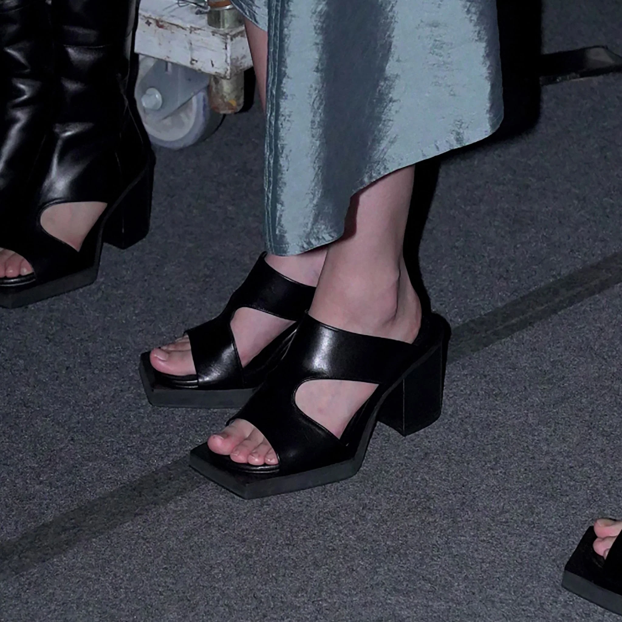 Black Block‑Heel Cutout 
Leather Mules - Image 9